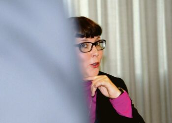 Liikenneministeri Merja Kyllösen kaltaiset naiset muuttavat poliittisen kulttuurin paremmaksi.