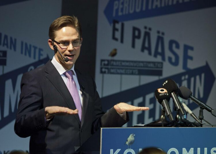 Kokoomus julisti lehtikampanjassaan ettei se aja maahan tasaveroa. Puheenjohtaja Jyrki Katainen joutui kuitenkin myöntämään, että siihen suuntaan välillisten verojen ja arvonlisäveron korotus kuitenkin johtaa.