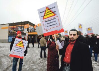 Vantaalla Markantalon edustalla tuomittiin jyrkästi yhtiön menettely ja vaadittiin luottamusmiehen työsuhteen välitöntä palauttamista.