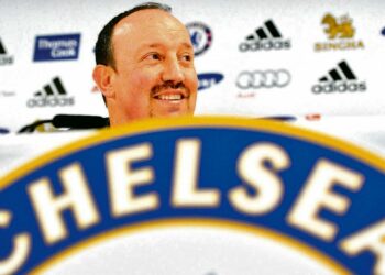 Rafael Benitez on kovan paikan edessä Chelsean peräsimessä.