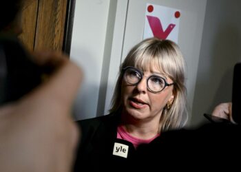 Oikeistohallitus romuttaa julkista terveydenhuoltoa ideologisista syistä, sanoo vasemmistoliiton eduskuntaryhmän puheenjohtaja Aino-Kaisa Pekonen