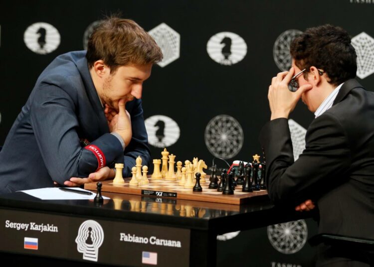 Pääsiäisenä Moskovassa päättyneessä shakin MM-kandidaattiturnauksessa kohtasivat toisen kerran Fabiano Caruana (oik.)  ja Sergei Karjakin.