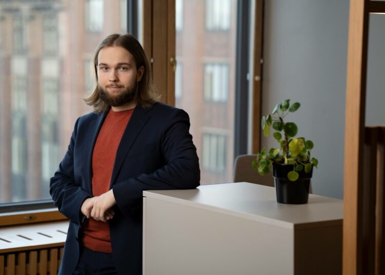 Tom-Henrik Sirviö työskentelee ekonomistina työmarkkinakeskusjärjestö STTK:ssa.