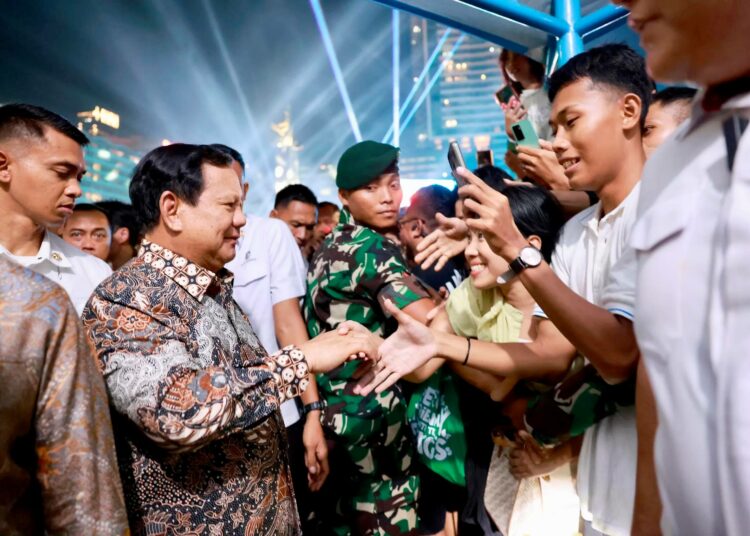 Indonesian presidentti Prabowo Subianto tapasi kannattajiaan maan pääkaupungissa Jakartassa uudenvuodenaattona.