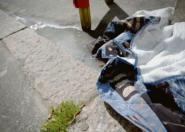 Asunnottomuus on vähentynyt selvästi, mutta hitaasti pitkään asunnottomana olleiden joukossa.