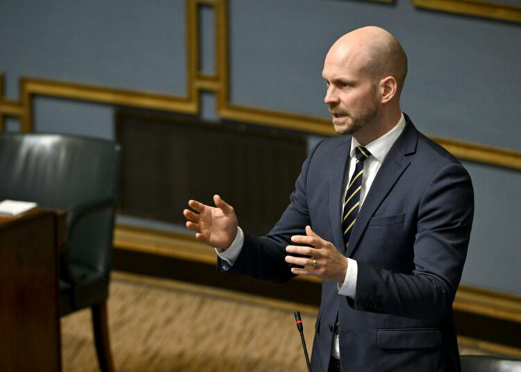 Kokoomuksen kansanedustaja Ville Valkonen kertoi hankkeesta puolittaa perintö- ja lahjavero kahdeksi vuodeksi Alma median haastattelussa.