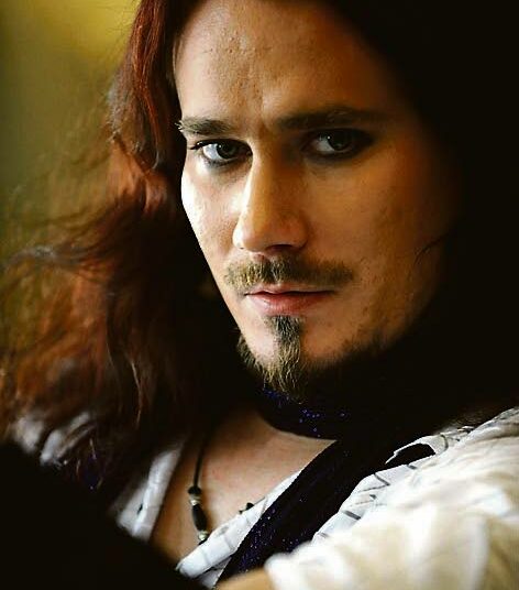 Nightwishin Tuomas Holopainen huomasi jo kaksivuotiaana, että fantasiamaailmoissa seikkaileminen on hänen juttunsa.