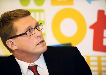 Pääministeri Matti Vanhanen otti aloitteen ainakin joksikin aikaa.