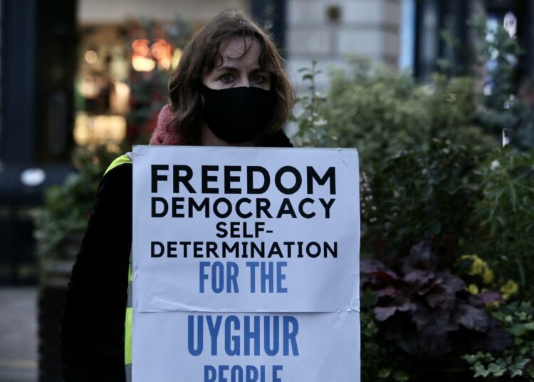 Mielenosoitus uiguurien puolesta Lontoossa Iso-Britanniassa lokakuussa 2020.