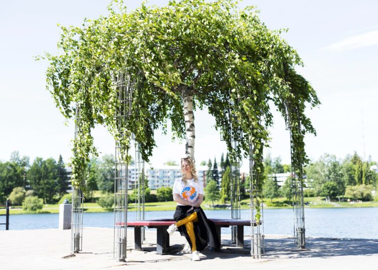 – Rakastan näitä maisemia. Täällä tuntee olevansa lähellä luontoa, Meriluoto sanoo.