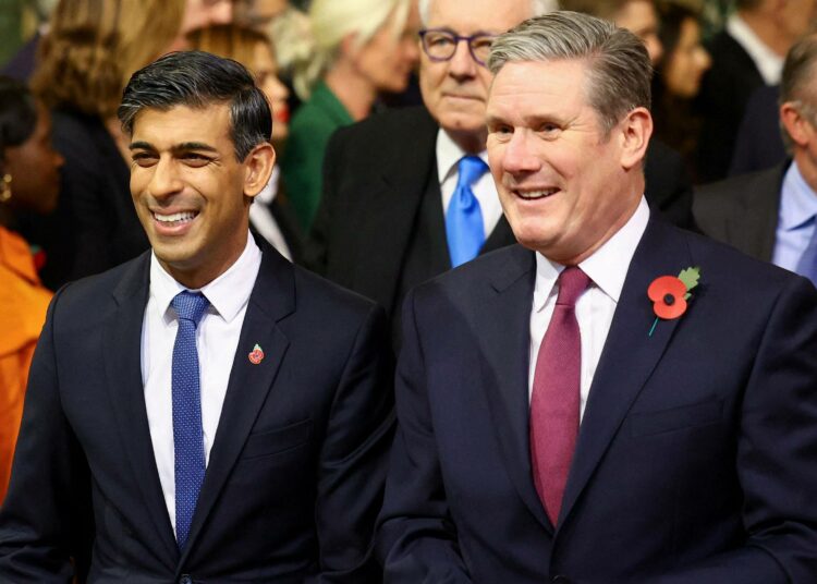 Ison-Britannian pääministeri Rishi Sunak (vasemmalla) ja työväenpuolue Labourin puoluejohtaja Keir Starmer.