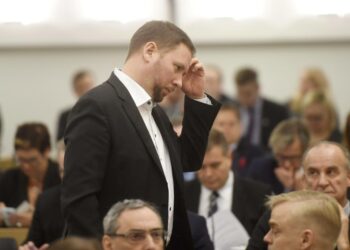 Eduskunnan keskustelussa ilmeni, lähinnä vasemmistoliiton Paavo Arhinmäen ansiosta, että Sipilän myönteiset uutiset olivatkin todellisia uutisankkoja.