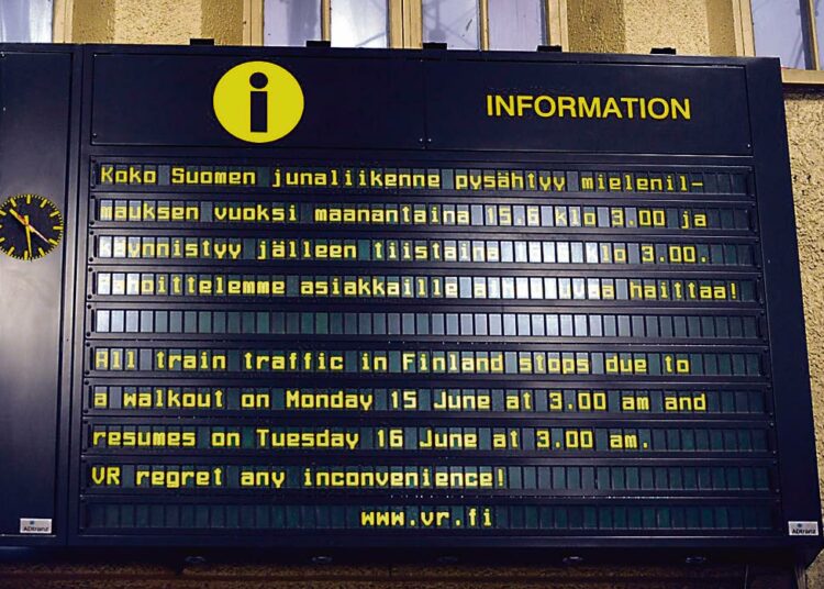 Helsingin rautatieasema hiljeni maanantaina lakon vuoksi.