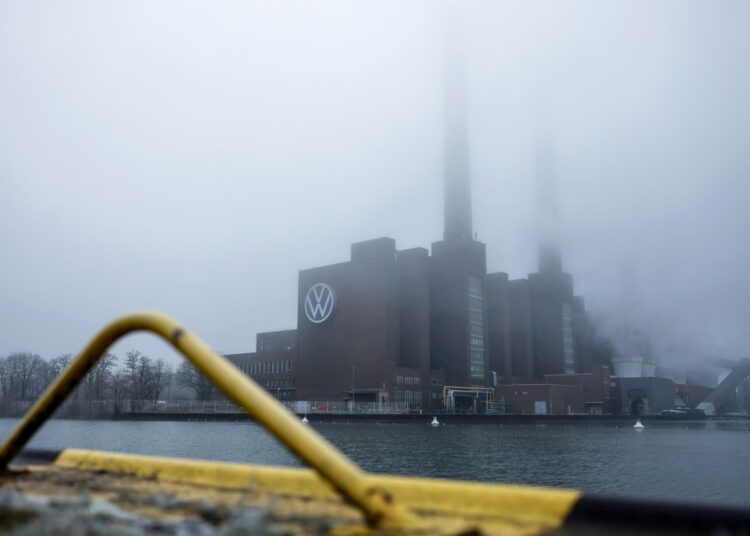 Volkswagenin tehdasalue Wolfsburgissa.