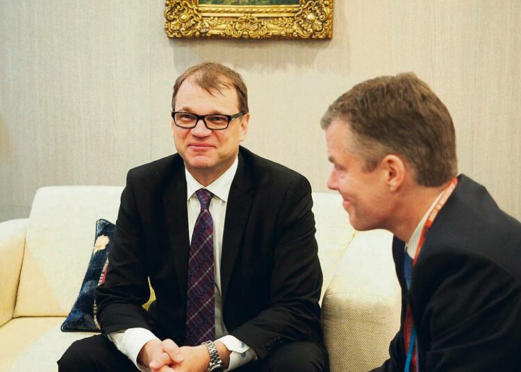 Pääministeri Juha Sipilä ja Fortumin Markus Rauramo Intiassa 13. 2. 2016.