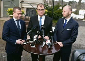 Hallituksen trio ei ole oppinut mitään hallitusvuosinaan, sillä se kylvi jälleen kehysriihessä riidan siemenet työmarkkinoille.