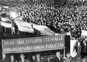 Työkansan edustajat saapuivat pääkaupunkiin esittämään eduskunnalle vaatimuksen maan politiikan suunnan muuttamisesta – kansan välikysymys. 9.12.1958.