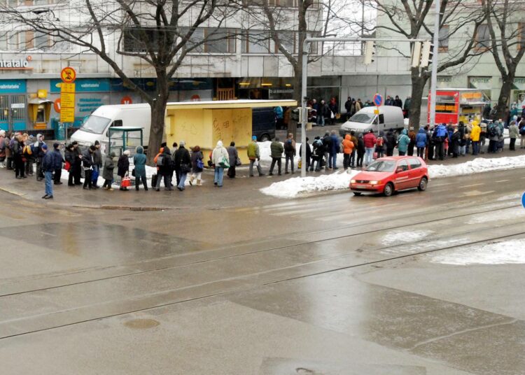 Kalliossa suunnitellaan leipäjonojen siirtämistä pois näkyvistä vedoten muun muassa kalliiden omistus asuntojen arvoihin.