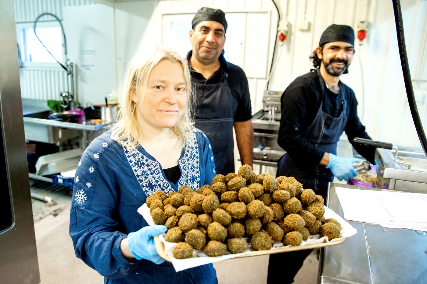 Vapaaehtoistyö ja joukkorahoitus tuottaa tulosta: Falafel-tehdas työllistää  turvapaikanhakijoita Kaarinassa – KU