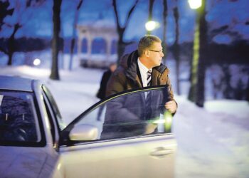 YTN korostaa, että mahdollinen yleislakko on suunnattu pääministeri Matti Vanhasta, ei työnantajaa vastaan. Kuvassa Vanhanen menossa Kesärannan meuvotteluihin keskiviikkona.