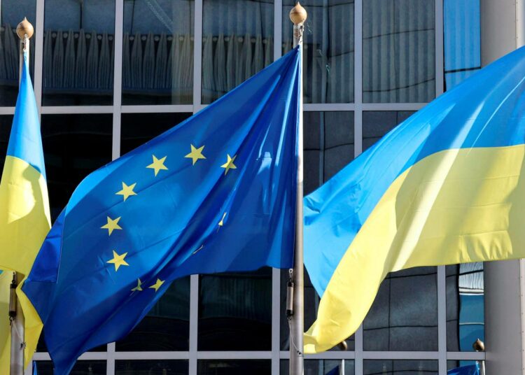 EU on ilmoittanut tukevansa Ukrainaa aseellisesti. Unioni on myös asettanut pakotteita Venäjää vastaan.