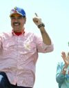 Nicolás Maduro julistettiin pian äänestyksen päättymisen jälkeen Venezuelan presidentinvaalien voittajaksi. Kuvassa hän kampanjoi vaaleja edeltävänä torstaina seurassaan vaimonsa Cilia Flores.