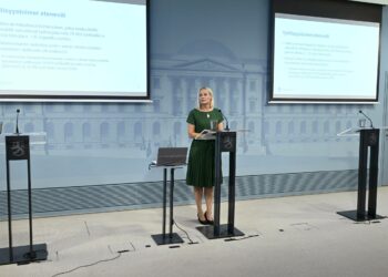 Valtiovarainministeri Riikka Purra esitteli torstaina ministeriönsä ehdotusta valtion ensi vuoden talousarvioksi.