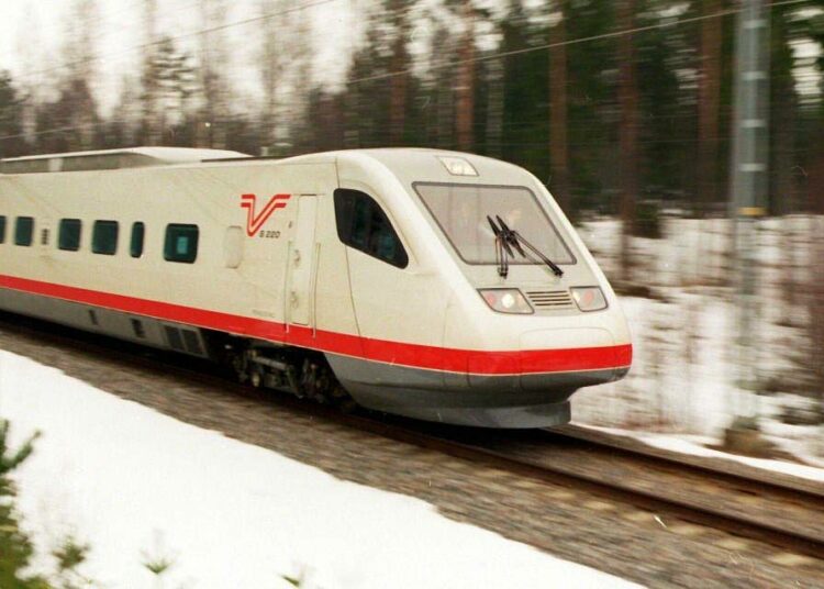 Ei ole mitään järkeä, että yli 200 kilometrin tuntivauhteihin pystyvä Pendolino joutuu köröttelemään routavaurioiden takia 80 kilometrin tuntivauhdilla.