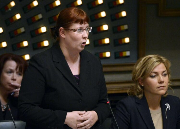 Liikenneministeri Merja Kyllönen.