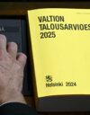 Valtion ensi vuoden budjetti on menojen osalta 88,8 miljardia euroa. Kohuttuja joululahjarahoja jaetaan noin 50 miljoonaa tänä vuonna.