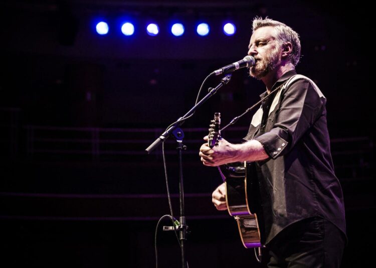 Billy Bragg esiintymässä Birminghamissa viime marraskuussa.