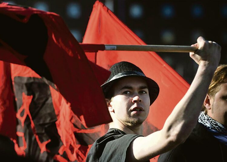 Murrostorsstai 2009 -verkosto järjesti vappuaattona Helsingissä kolme mielenosoitusta, joissa vaadittiin tasaisempaa tulonjakoa. Kuvassa työttömien marssia Hakaniemessä.