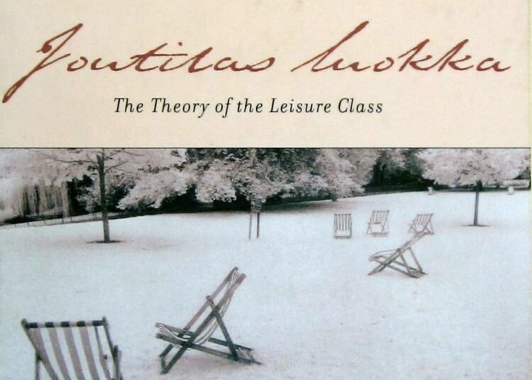 Thorstein Veblenin teos Joutilas luokka ilmestyi Yhdysvalloissa vuonna 1899, suomeksi vasta 103 vuotta myöhemmin.