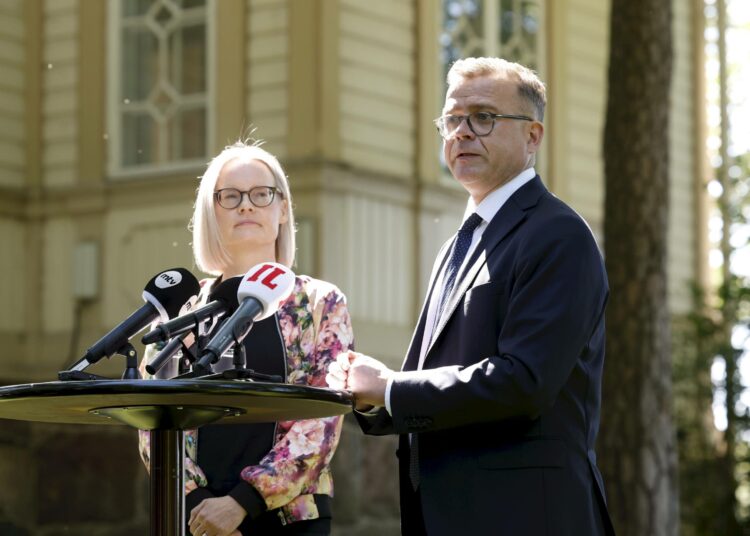 Valtiovarainministeri Riikka Purra ja pääministeri Petteri Orpo mediatilaisuudessa heinäkuussa.