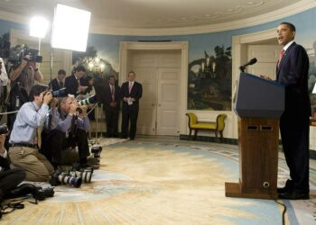 Yhdysvaltojen presidentti Barack Obama teki näyttävän irtioton edeltäjänsä George Bushin politiikasta.