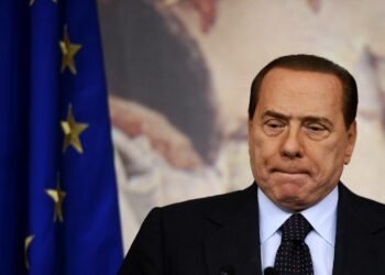 Ongelmat eivät Berlusconin lähtöön ratkea, vaikka osa Italian menettämästä uskottavuudesta ulkomaailman silmissä palautunee.