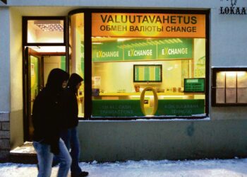 Erityisesti vanhemmat ihmiset pelkäävät, että euroon siirtyminen nostaa hintatasoa.