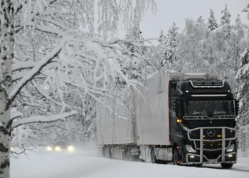 Nyt hakutaan toimia, joilla tuetaan raskaan liikenteen vähäpäästöisyyttä.