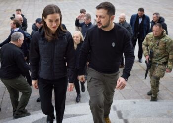 Pääministeri Sanna Marin ja Ukrainan presidentti Volodymyr Zelensky Kiovassa viime perjantaina.