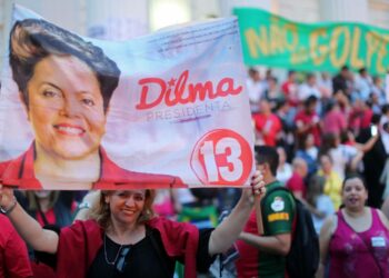 Ammattiliittojen ja PT:n kannattajat osoittivat mieltään presidentti Dilma Roussefin ja entisen presidentin Luiz Inacio Lula da Silvan puolesta 31. maaliskuuta.