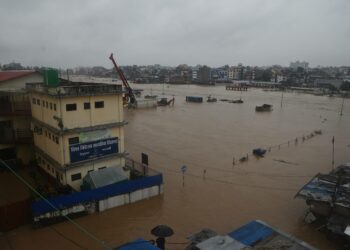 Kathmandu veden vallassa syyskuun lopussa. Rankkojen sateiden synnyttämät tulvat vaativat yli 200 kuolonuhria.