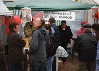 Lopen kunnassa toimii vireä Vasemmistoliiton osasto, jonka luottamushenkilöt ovat kuntalaisten tavattavissa joka vuosi myös Lopen markkinoilla.