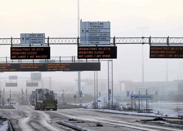 Tämän viikon keskiviikkona aamukuudelta alkoi ahtausalan lakko satamissa sekä terminaalialan lakko. Työtaisteluun päädyttiin, kun AKT hylkäsi sovittelijan työriitaan antaman sopimusehdotuksen.