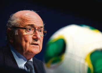 Monissa liemissä keitetty Fifan puheenjohtaja Sepp Blatter tuskin kastuu Qatar-kohussakaan.