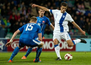 Roman Eremenko (oik.) on Suomen joukkueen tähti.