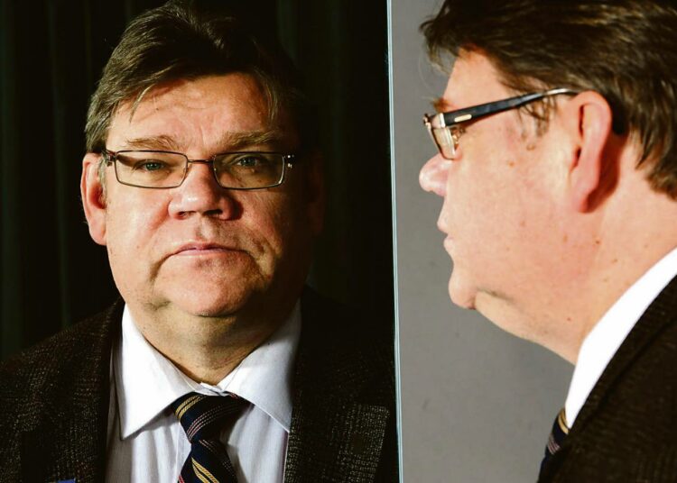 Timo Soini katsoo peiliin ja niin pitäisi muidenkin.