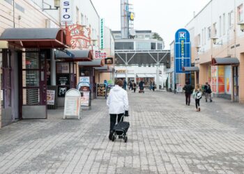 Vaikuttaako lähiöohjelman lopettaminen lähiöiden kehitykseen? Kuva on Helsingin Kontulasta.