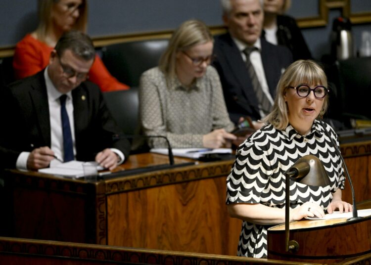 Aino-Kaisa Pekonen piti vasemmistoliiton ryhmäpuheen tiistaina eduskunnan täysistunnossa, kun käsiteltiin pääministerin ilmoitusta hallituksen suunnitelmista.