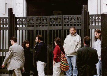 Jos pankkeja ei saada kansallistetuiksi, pitäisi niiden omavaraisuusaste nostaa ainakin kaksinkertaiseksi, kirjoittaja vaatii.