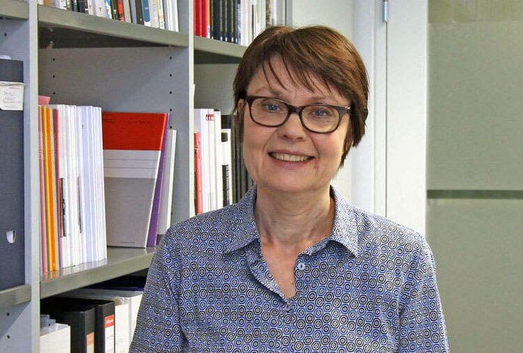 Professori Suvi Keskinen on tutkinut poliisin työtä, etnistä profilointia ja kansalaisjärjestöjen aktivismia muun muassa Ruotsin maahanmuuttajavaltaisissa lähiöissä.